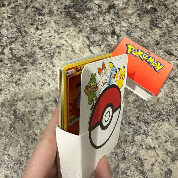 Pokémon Cards Lot Of 5 With Carrying Storage Case - Picture 6 of 11
